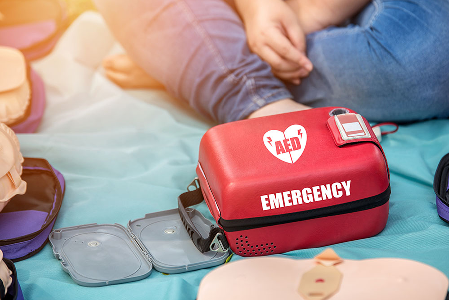 ช่วยชีวิตผู้ป่วยจากภาวะหัวใจหยุดเต้นเฉียบพลัน โดยเครื่องกระตุกหัวใจไฟฟ้าอัตโนมัติ เครื่อง AED