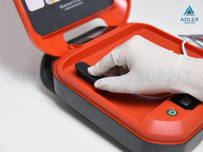 เครื่องกระตุกหัวใจด้วยไฟฟ้าแบบอัตโนมัติ (AED) Yuwell รุ่น HeartSave Y0