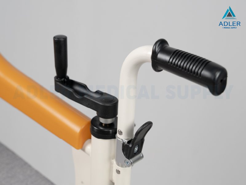 รถเข็นเคลื่อนย้ายผู้ป่วย อเนกประสงค์ รุ่นระบบมือหมุน (Manual Transfer Chair) - รับประกัน 2 ปี